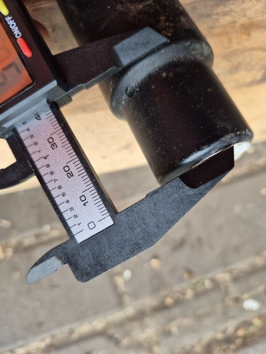 Grot szpikulec  do młota hydraulicznego