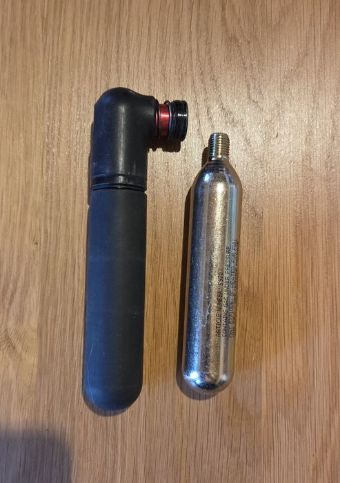 Pompka rowerowa CO2 Decathlon + naboje