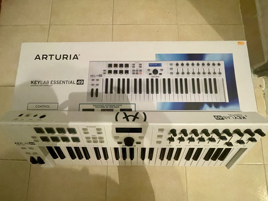 Teclado Midi Arturia KEYLAB ESSENTIAL 49