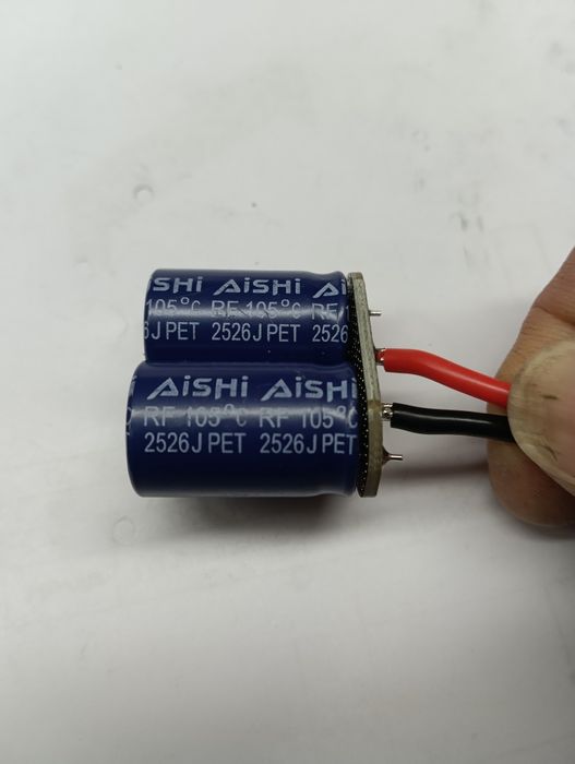 конденсатори Aishi RF , 2200 мкФ, 35V
на 2200 мкФ, 35 В.