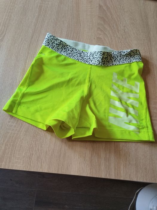 Spodenki sportowe Nike W kolorze żółtym  Brak metki