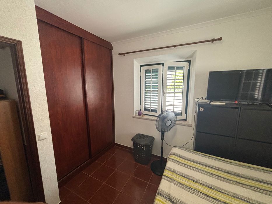 Quarto em casa com quintal para solteiros/as trabalhadores/estudantes