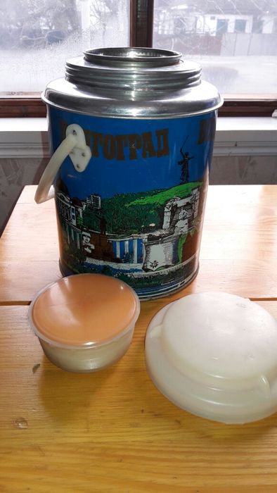 Продам термос на 3 литра.