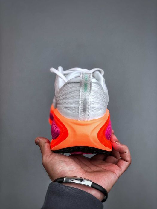 Nike_Vomero Plus White Fire Pink Hyper Crimson r.36