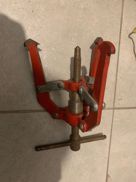 Ściągacz do łożysk