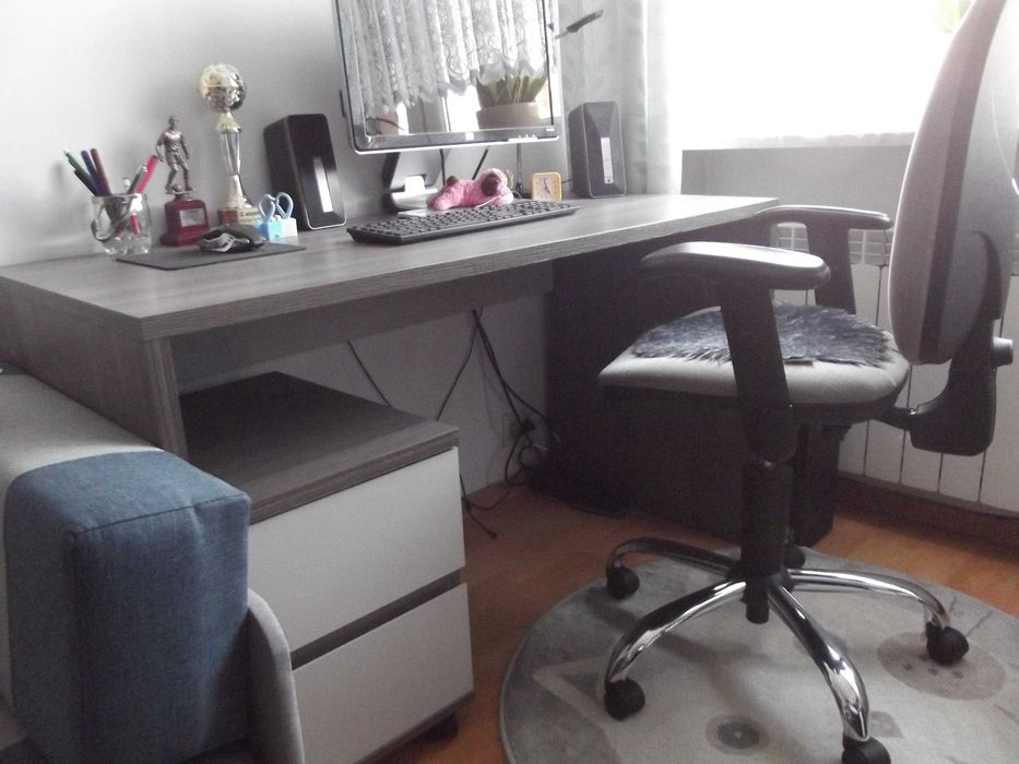 Biurko młodzieżowe