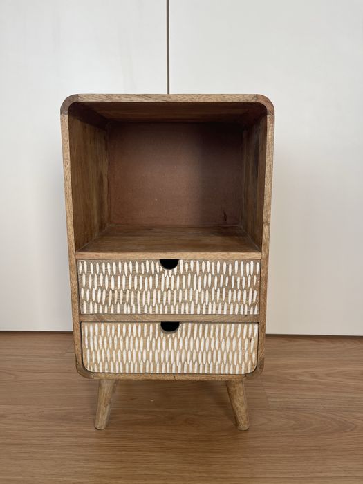 Mesa de Cabeceira em Madeira com 2 Gavetas – Estilo Natural/Boho