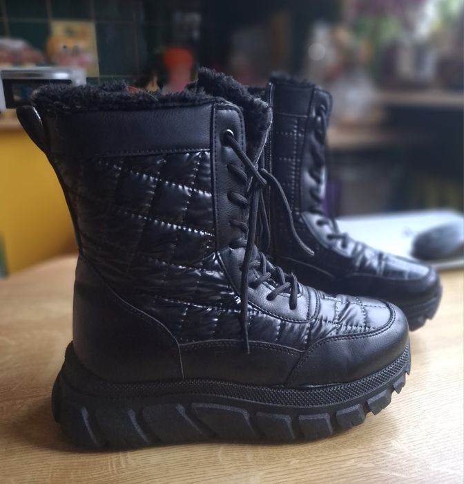 Czarne sznurowane  śniegowce ocieplane botki 37/ 38.