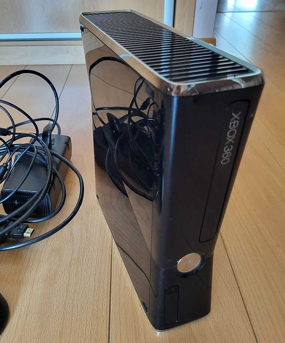 Xbox 360 Slim 320 GB com RGH 3.0