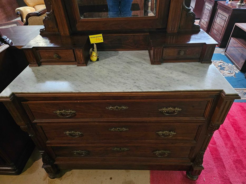 Cómoda antiga em madeira e tampo em pedra mais espelho - Bom estado g