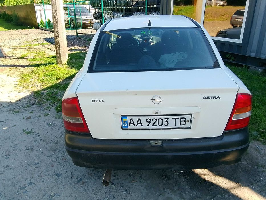 Машину Опель Астра джі 1.4
