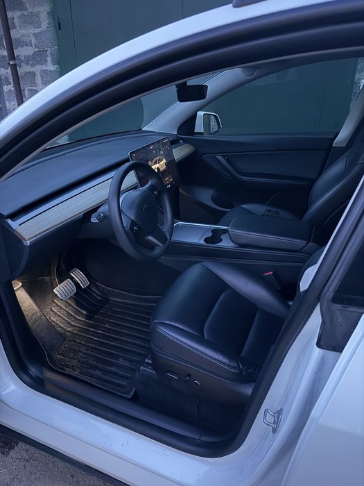 TESLA model Y 2022 Perfomance