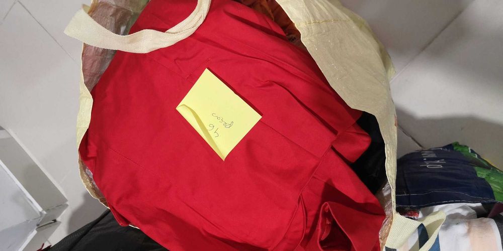 Lote roupa senhora 221 peças em segunda mão