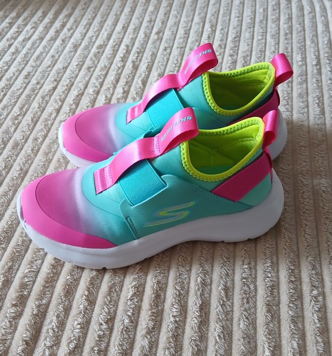 Продам оригінальні дитячі/підліткові кросівки Skechers GO RUN Fast Slip-on
