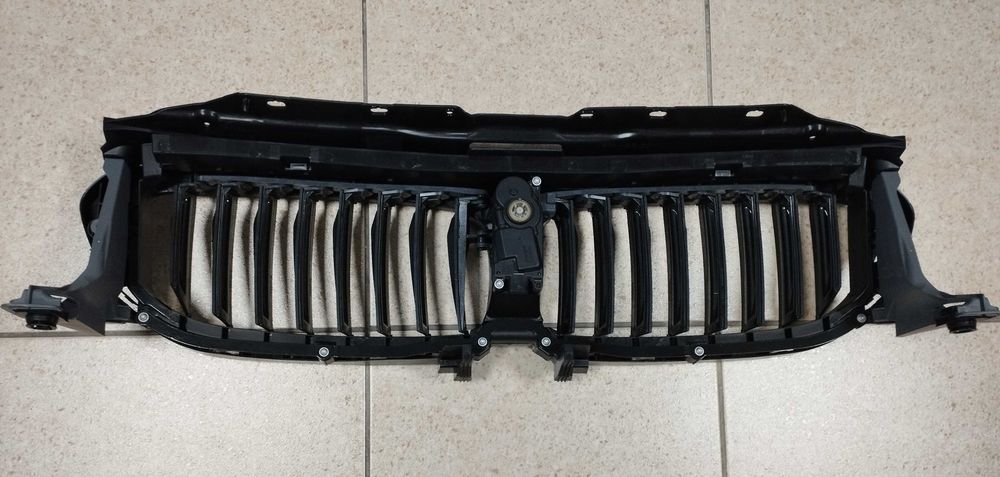 BMW 5 G30 верхні жалюзі 749727901 до рестайлінг 51137497280