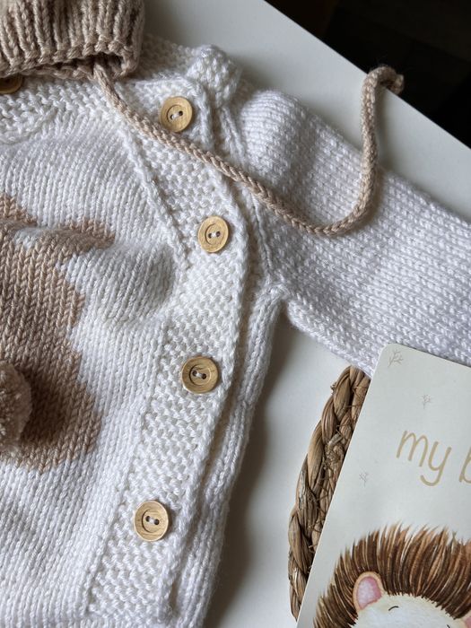 Вязаний нарядний костюмчик зайки, костюмчик на виписку на хрещення