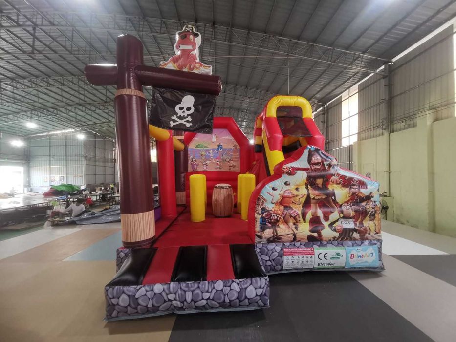 Castelo Insuflável Piratas — Festas & Eventos