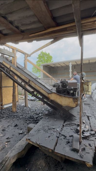 Обладнання для фасування деревного  вугілля в Біг Беги