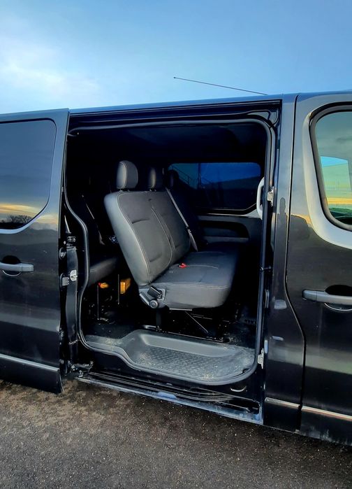 Wynajem busów 9-osobowych Opel vivaro B LONG