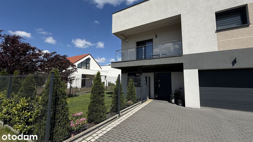 Nowoczesny bliźniak w ścisłym centrum miasta-do rynku 10 min spacerem!