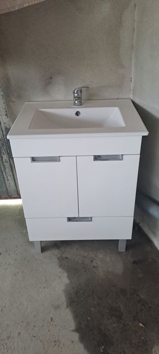 Móvel WC branco com lavatório