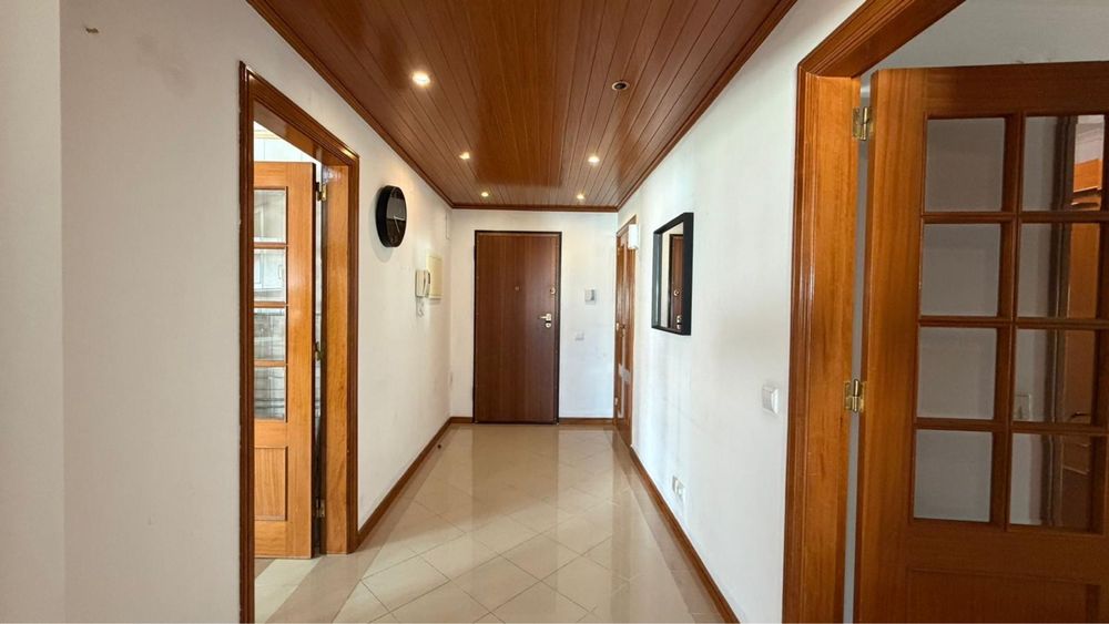 Quarto  em corroios