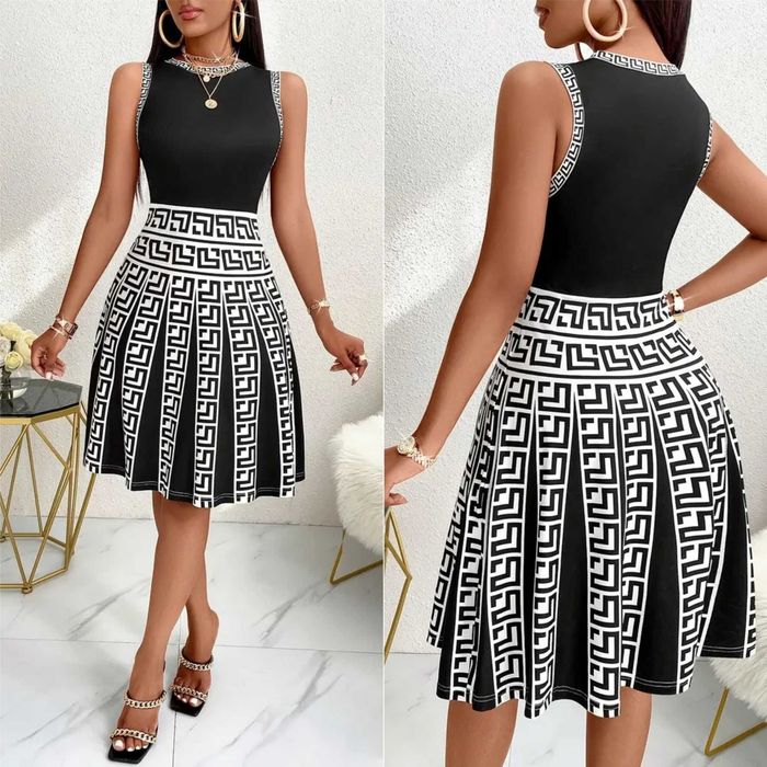 Vestidos, conjuntos (top/calção). Modelos e tamanhos diversos. Novos.