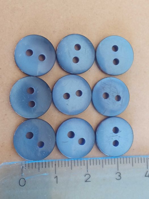 Guziki 9 szt dwie dziurki niebieskie średnica 1,3 cm Guzik niebieski