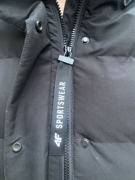 Зимове пальто спортивне чорного кольору