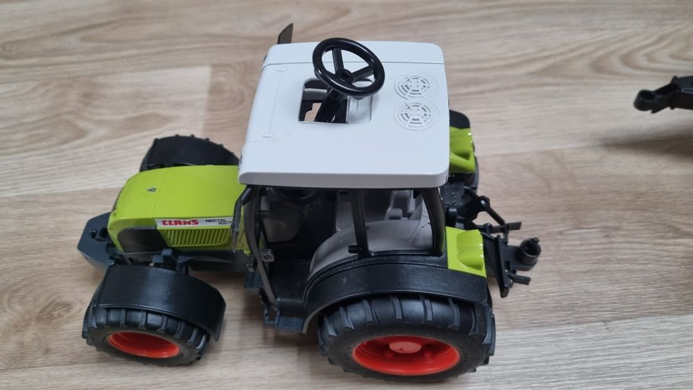 Traktor z przyczepą bruder