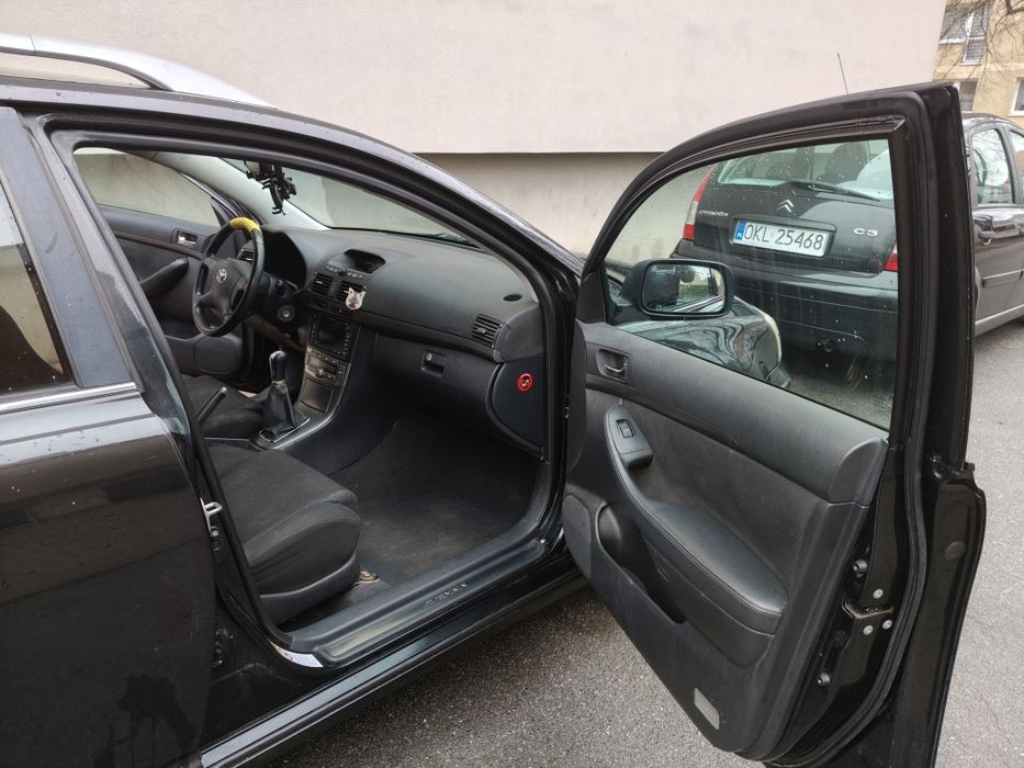 Toyota Avensis kombi 2004 benzyna hak