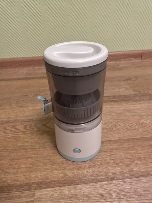 Соковитискач Citrus Juicer  з USB