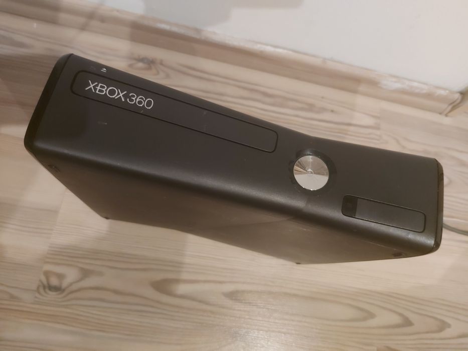 Konsola Xbox 360 z grami