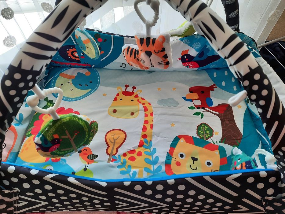 Розвиваючий килимок для дітей. Манеж