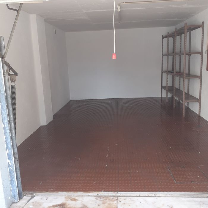 Garagem em alfragide  500m do IKEA com saida direta para a rua