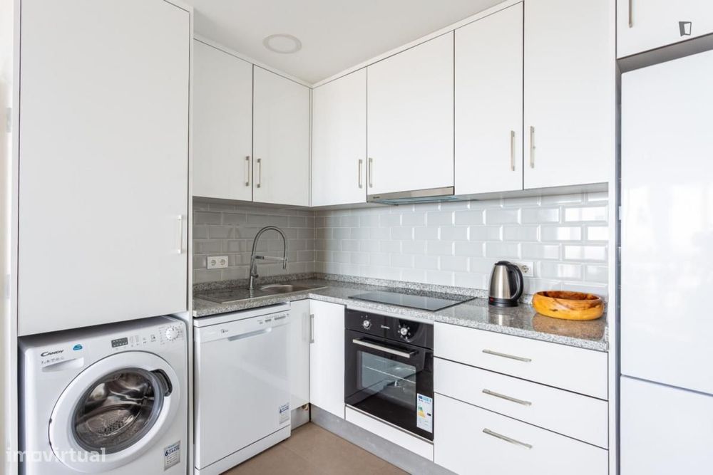 Quarto - localizado em Carcavelos Lisbon