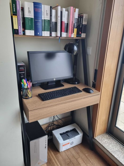 Estante de apoio / mesa de computador