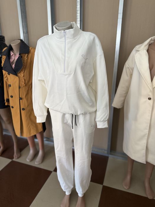 Жіночий спортивний костюм