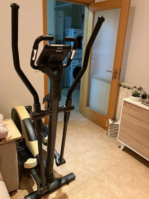 elíptca marca Reebok varios niveis de resistencia nivel profissional