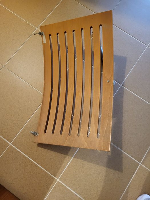 Wieszak na ubrania do przedpokoju