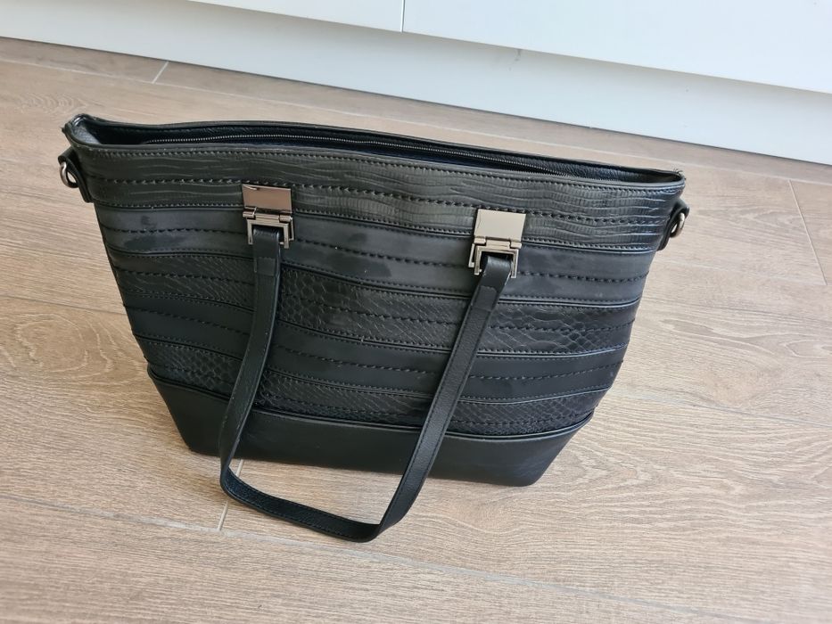 Mala senhora preta forrada tecido azul