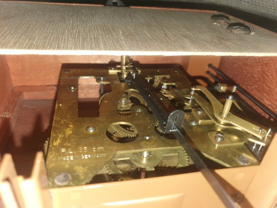 Zegar z mechanizmem niemieckim