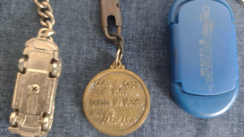 Coleção de 9 porta-chaves, diferentes origens e materiais