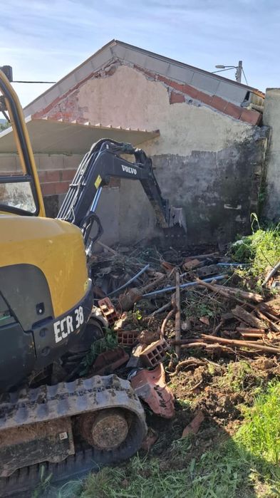 Serviço de mini giratória e basculante