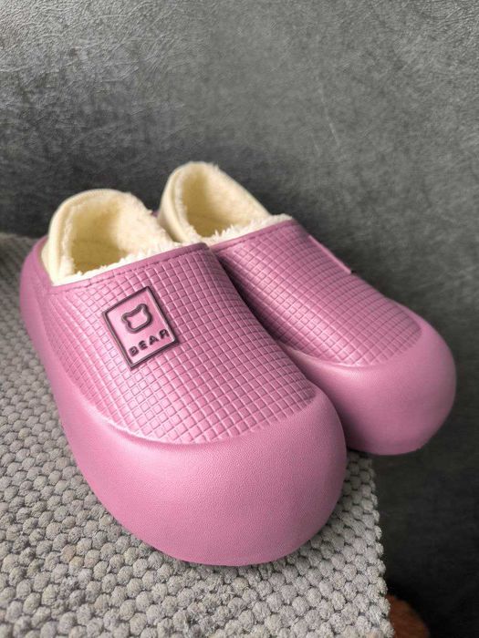 Зручні та теплі домашні капці (25-25,5 см.)