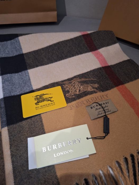 Beżowy Szalik Burberry 100% Kaszmir Nowy z Metka