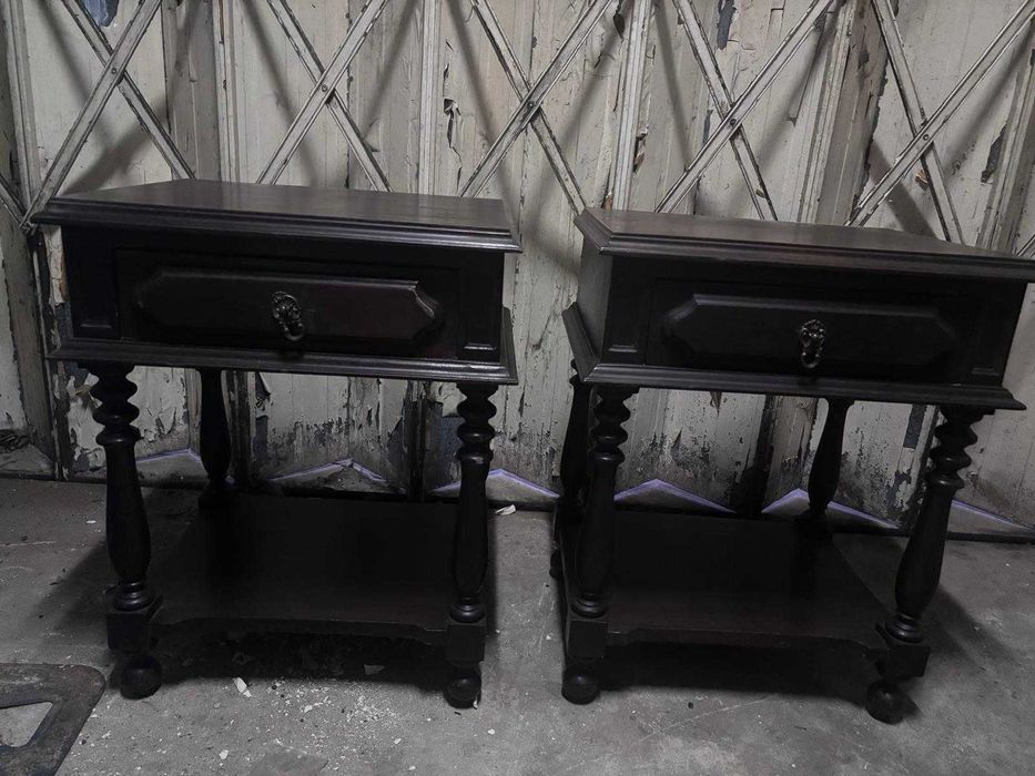 Mesinhas de cabeceira em madeira