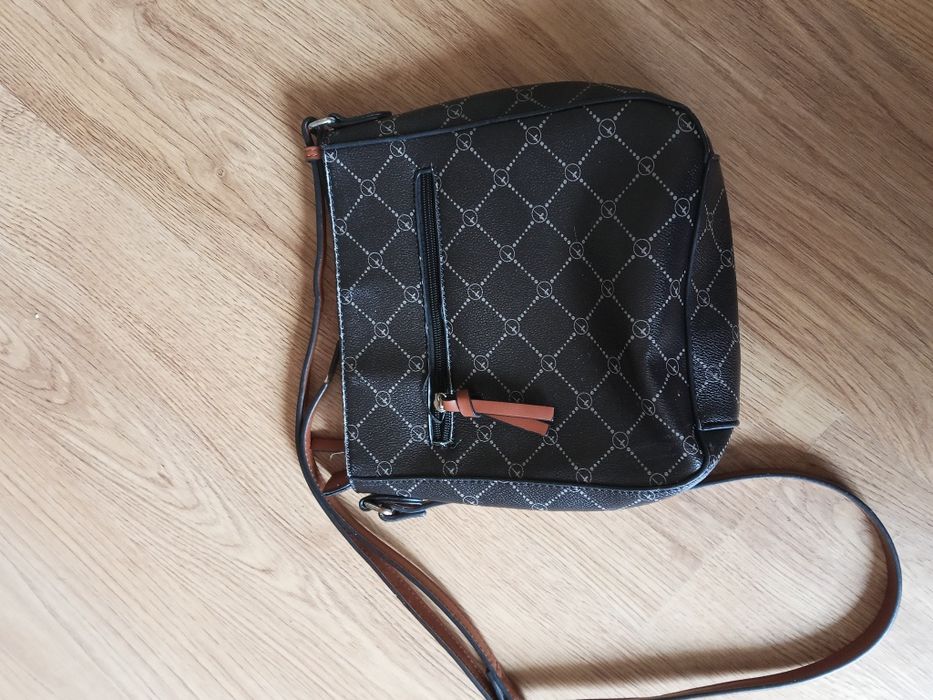 Torebka listonoszka Tamaris Anastasia Classic czarna crossbody logo