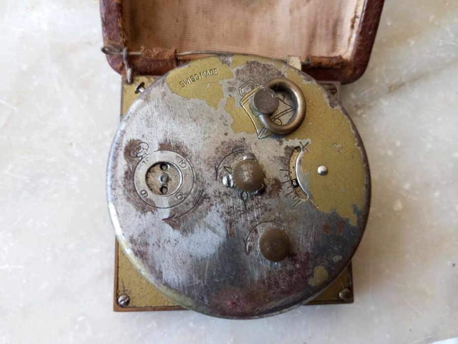 Despertador vinage mecanico de viagem Swiza 8 de 1950