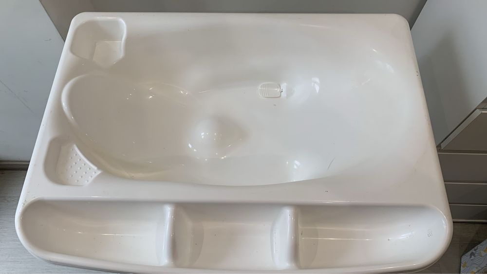 Banheira com trocador em bom estado